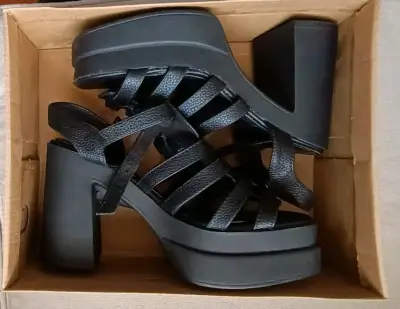 Sandalias Gotta negras de plataforma con tiras - miniatura 3