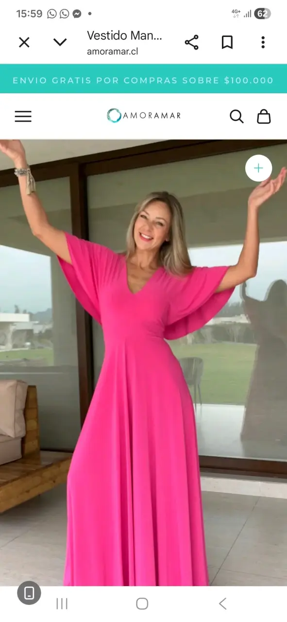 Vestido largo fucsia con mangas amplias