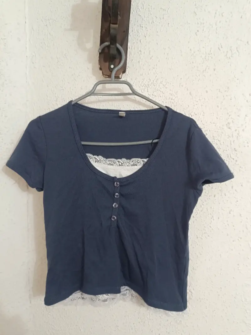 Polera azul con encaje para mujer - 1