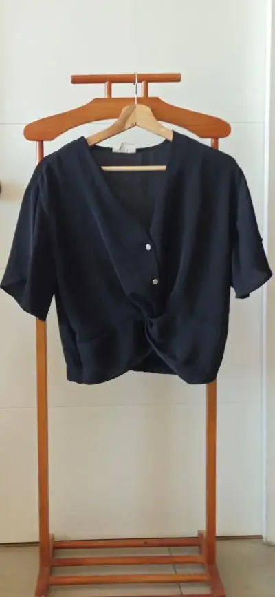 Blusa negra de lino para mujer - miniatura 1