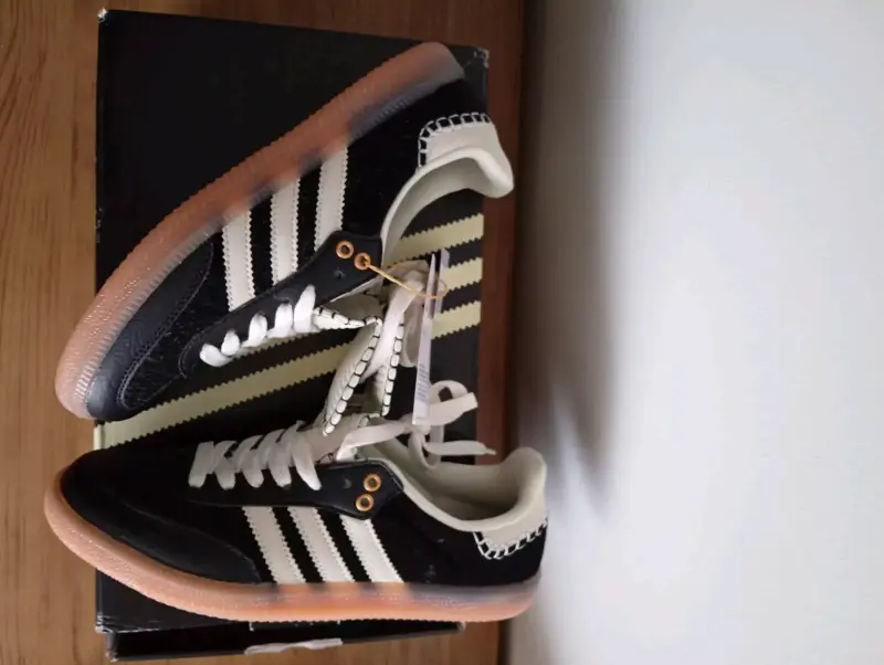 Zapatillas Adidas Wales Bonner negras con detalles blancos - 3