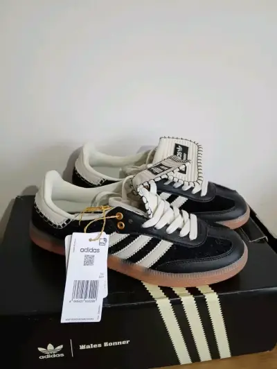 Zapatillas Adidas Wales Bonner negras con detalles blancos - miniatura 4