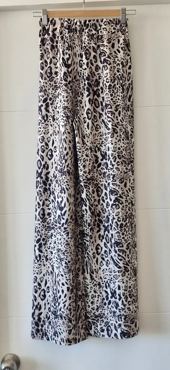 Pantalones flare con estampado animal print - 2