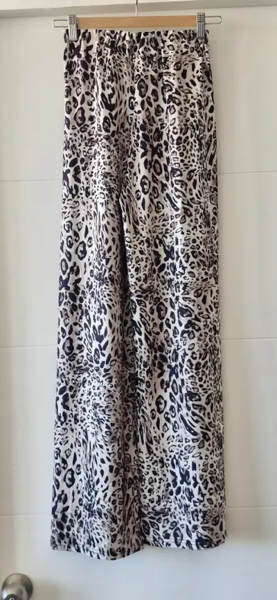 Pantalones flare con estampado animal print - miniatura 2