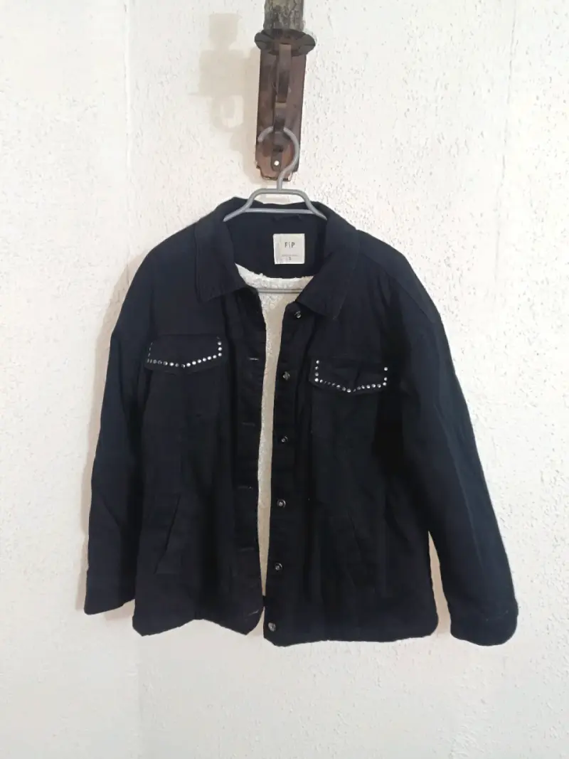 Chaqueta negra con forro de borrego FSP - 1