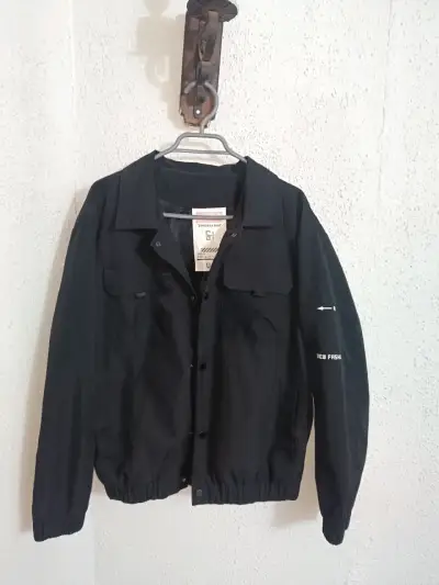 Chaqueta negra estilo casual para hombre - miniatura 1