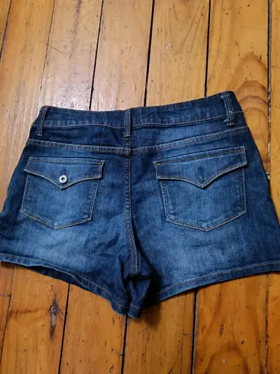 Shorts de mezclilla Faded Glory para mujer - miniatura 2