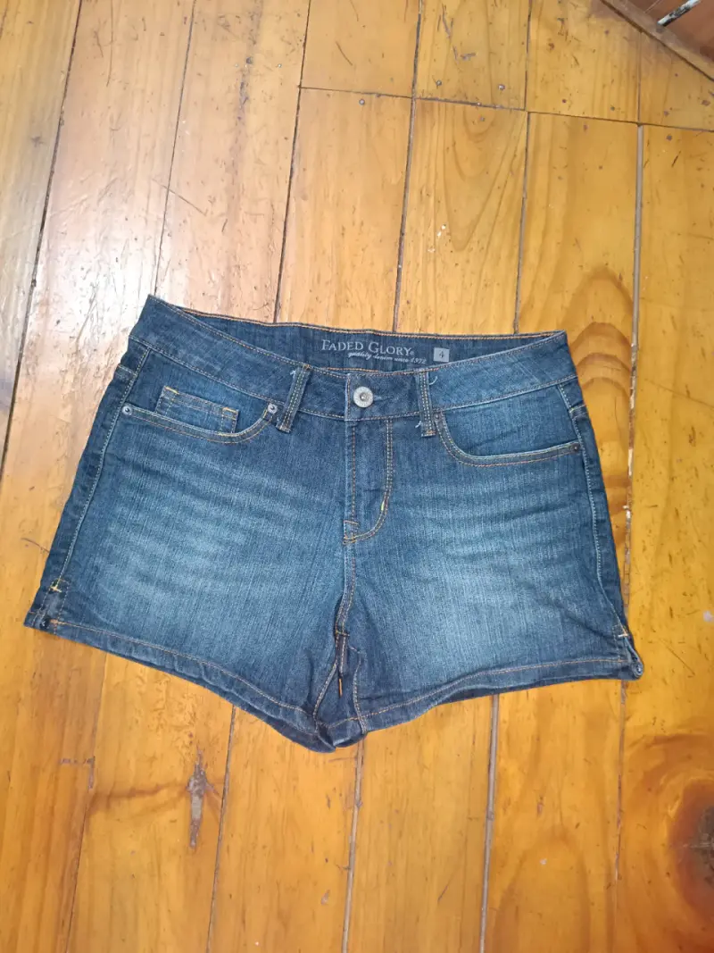 Shorts de mezclilla Faded Glory para mujer - 3