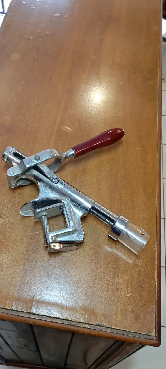 Descorchador de botellas de vino para mesón de bar