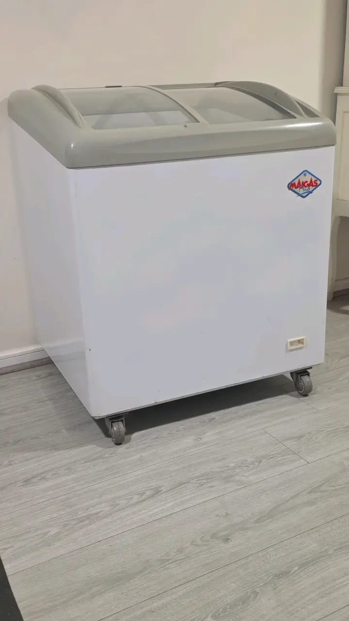 Congelador horizontal Magas con tapa de vidrio