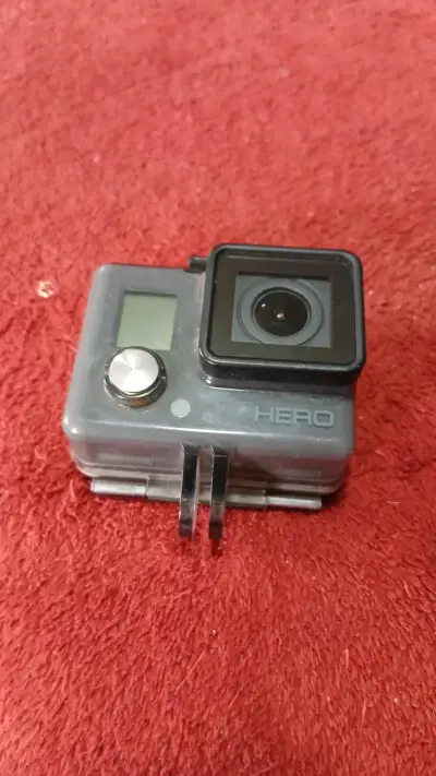 Cámara de acción GoPro Hero con carcasa - miniatura 1