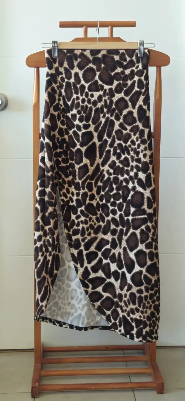 Falda larga con estampado animal print