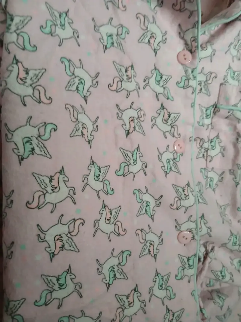 Pijama rosado con estampado de unicornios talla 16 - 2