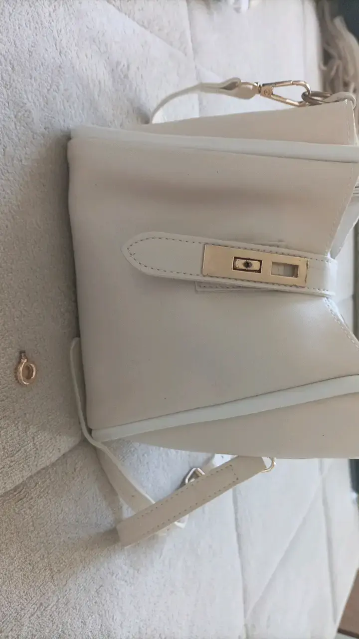 Bolso blanco con correa ajustable - 2