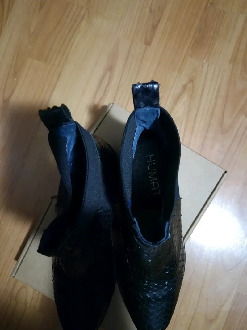 Botines de cuero negro con textura - 3