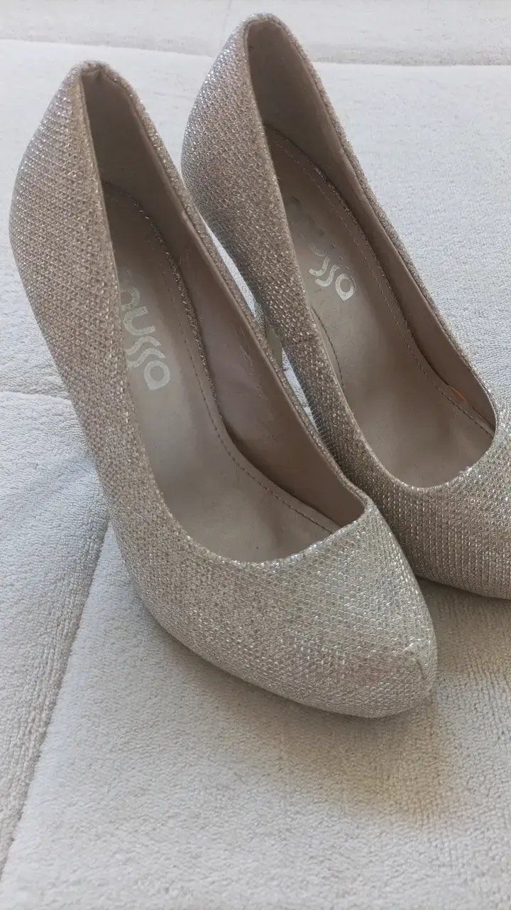 Zapatos de Tacón Alto Plateados Brillantes