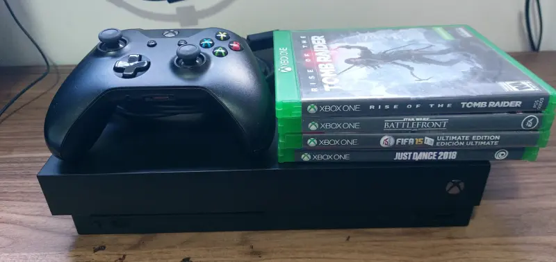 Consola Xbox One X con juegos y control - 2