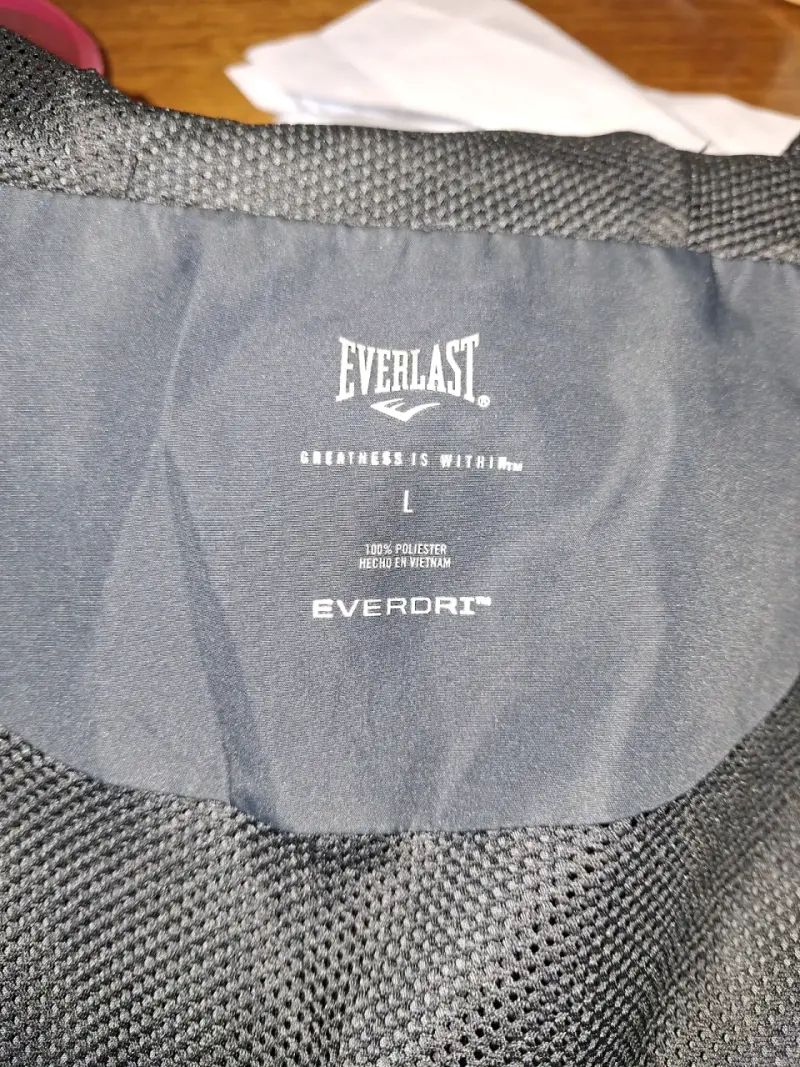 Chaqueta Everlast con capucha y diseño urbano - 2