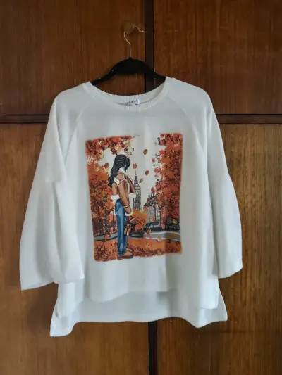 Polera blanca con diseño otoñal para mujer - miniatura 1