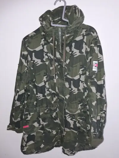Parka camuflada verde con capucha - miniatura 1