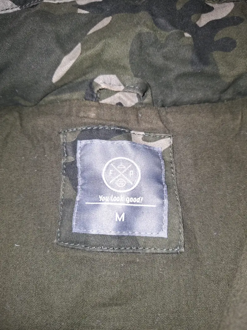 Parka camuflada verde con capucha - 2