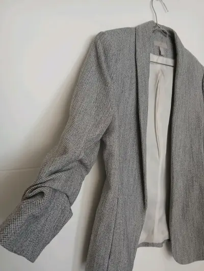 Blazer gris H&M talla 38 para mujer - miniatura 2