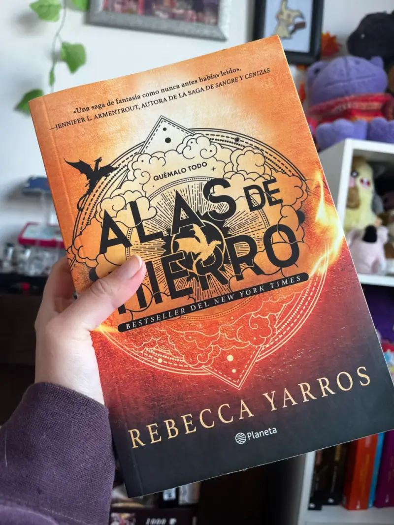 Libro Alas de Hierro de Rebecca Yarros