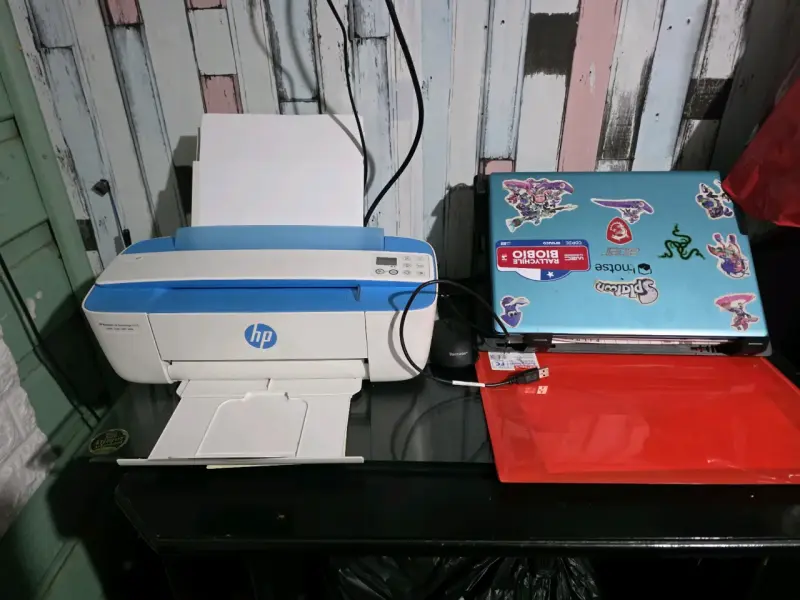 Laptop Acer  Intel Celeron y 4GB + impresora hp - 2