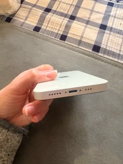 iPhone 14 128 blanco con caja y accesorios - miniatura 6