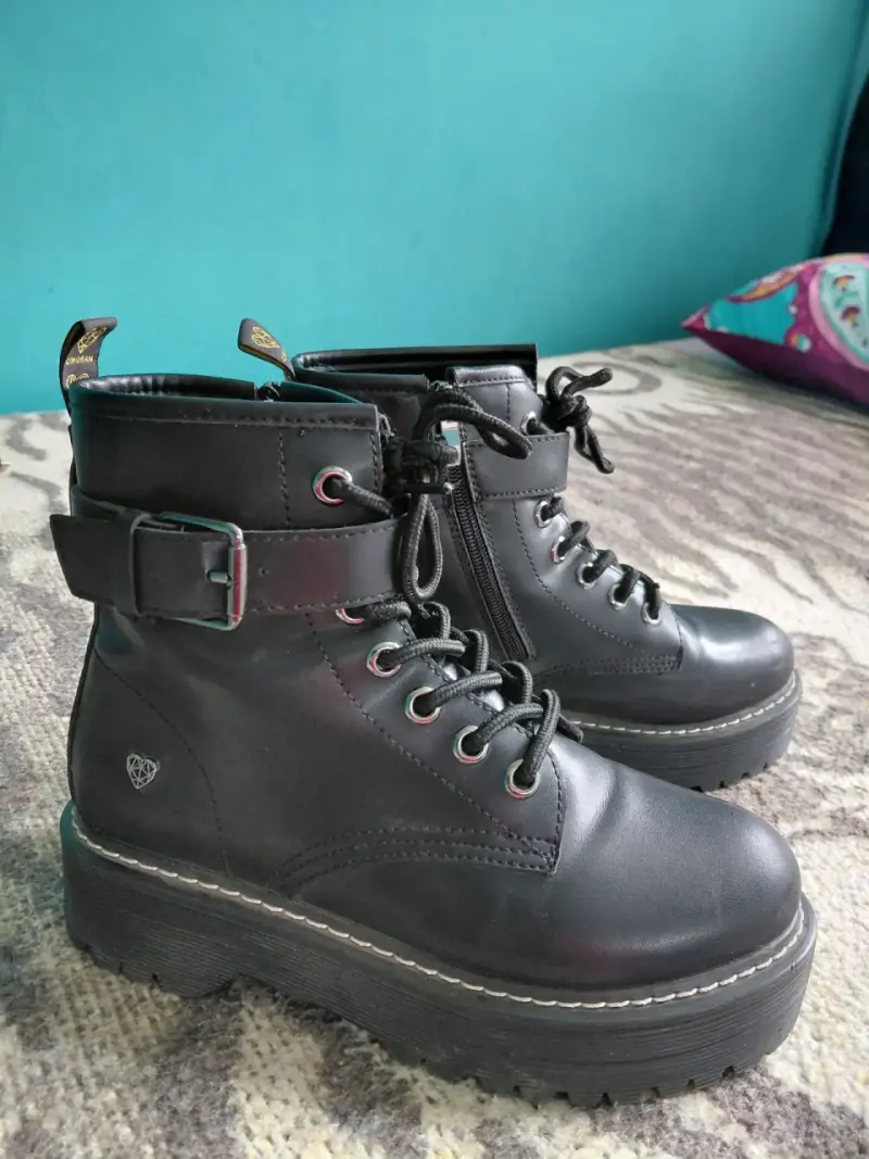 Variedad de zapatos - 4