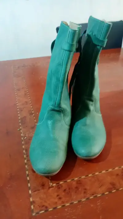 Botas verdes de gamuza con cierre lateral - miniatura 1