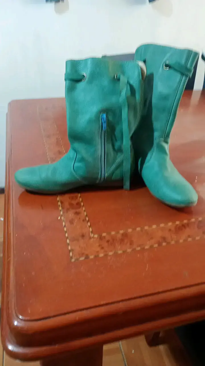 Botas verdes de gamuza con cierre lateral - 2