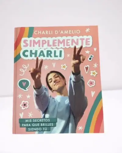 Libro Simplemente Charli de Charli D'Amelio - miniatura 1