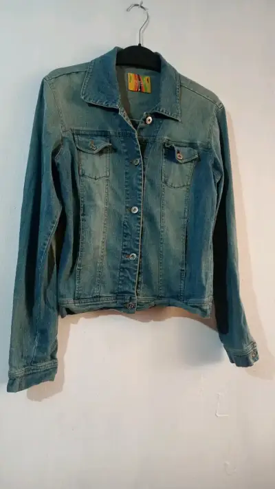 Chaqueta de mezclilla azul para mujer - miniatura 1