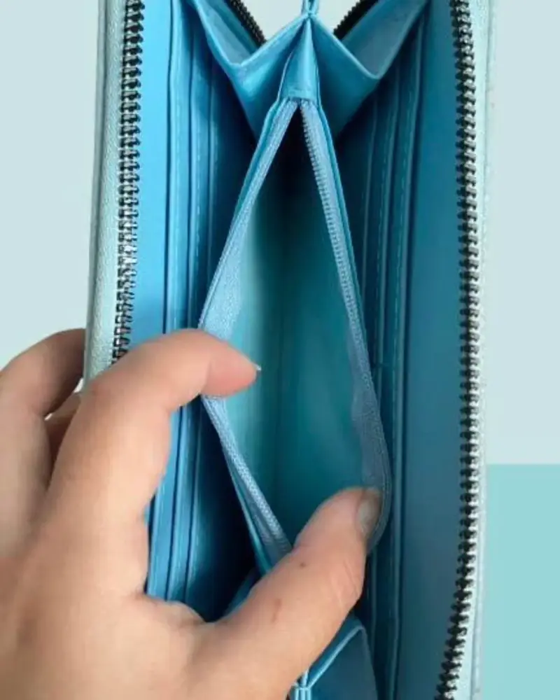 Billetera azul con múltiples compartimento - 4