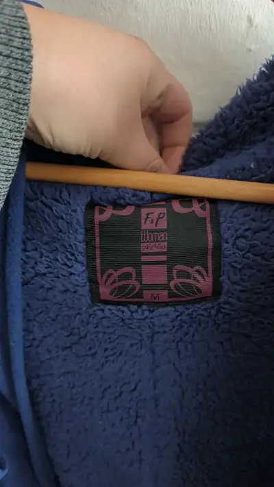 Abrigo azul con capucha para mujer - miniatura 2