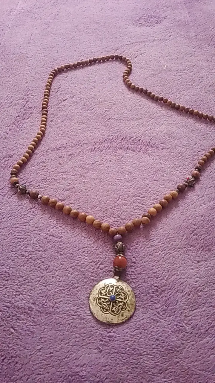 Collar de cuentas de madera con colgante decorativo - 4