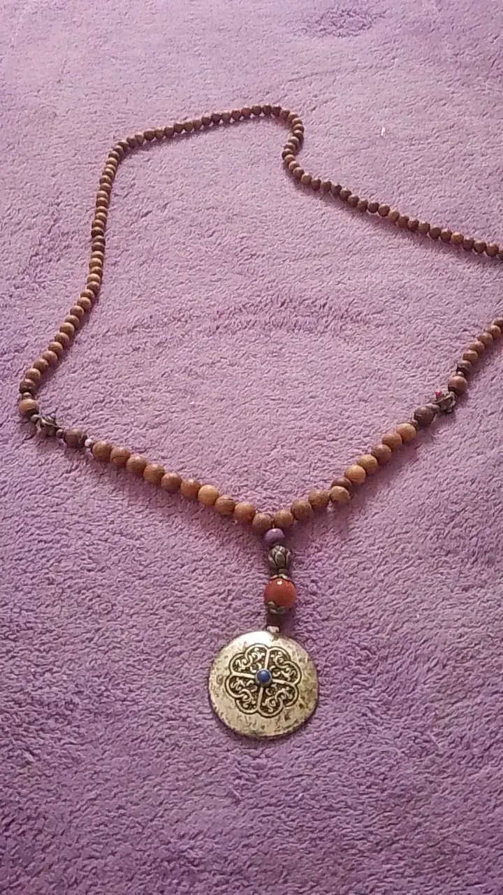 Collar de cuentas de madera con colgante decorativo - 6