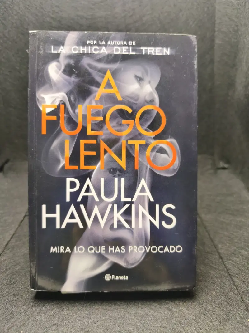 Libro 'A Fuego Lento' de Paula Hawkins - 1