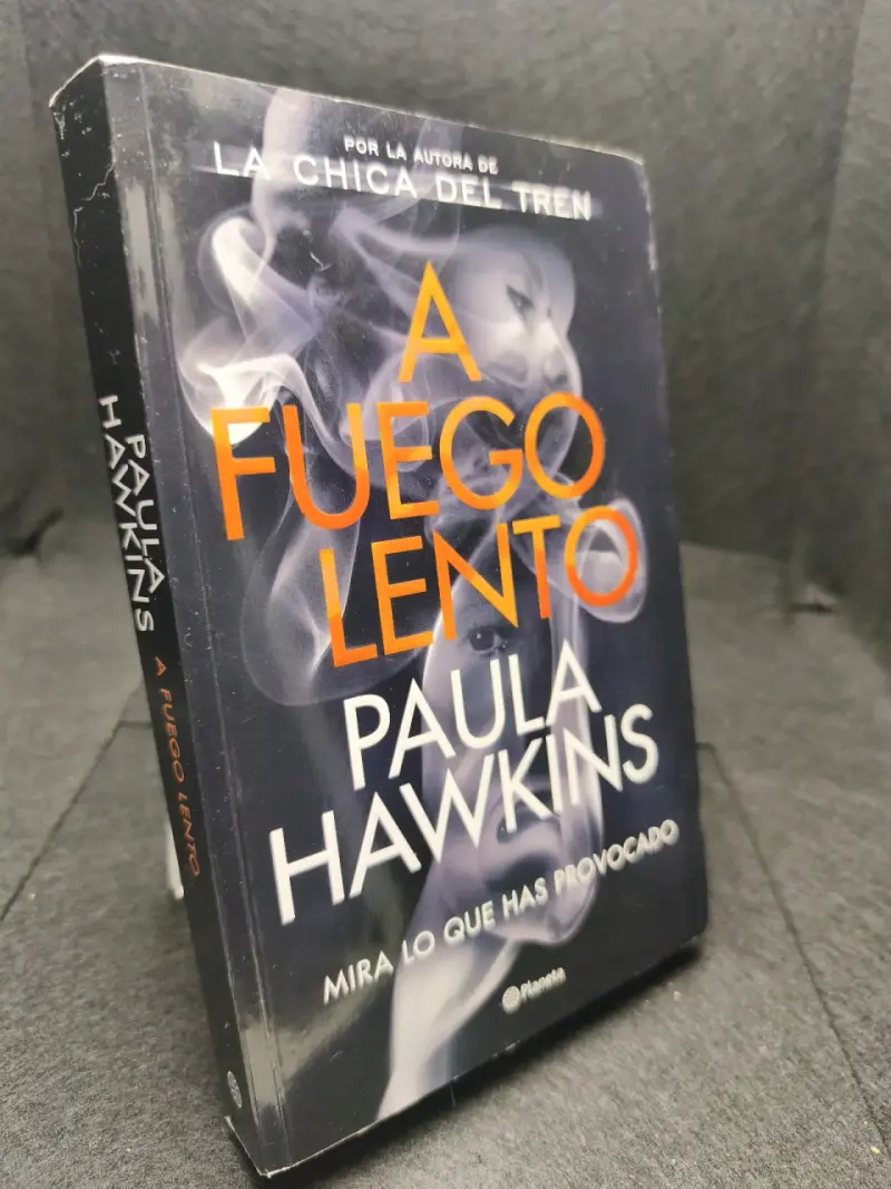 Libro 'A Fuego Lento' de Paula Hawkins - 2