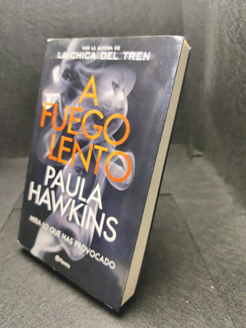 Libro 'A Fuego Lento' de Paula Hawkins - 3