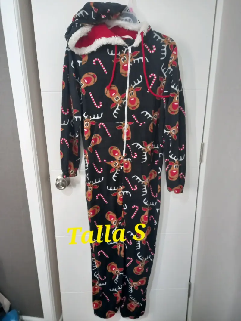 Pijama enterizo navideño con diseño de renos - 2