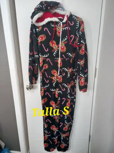 Pijama enterizo navideño con diseño de renos - miniatura 2