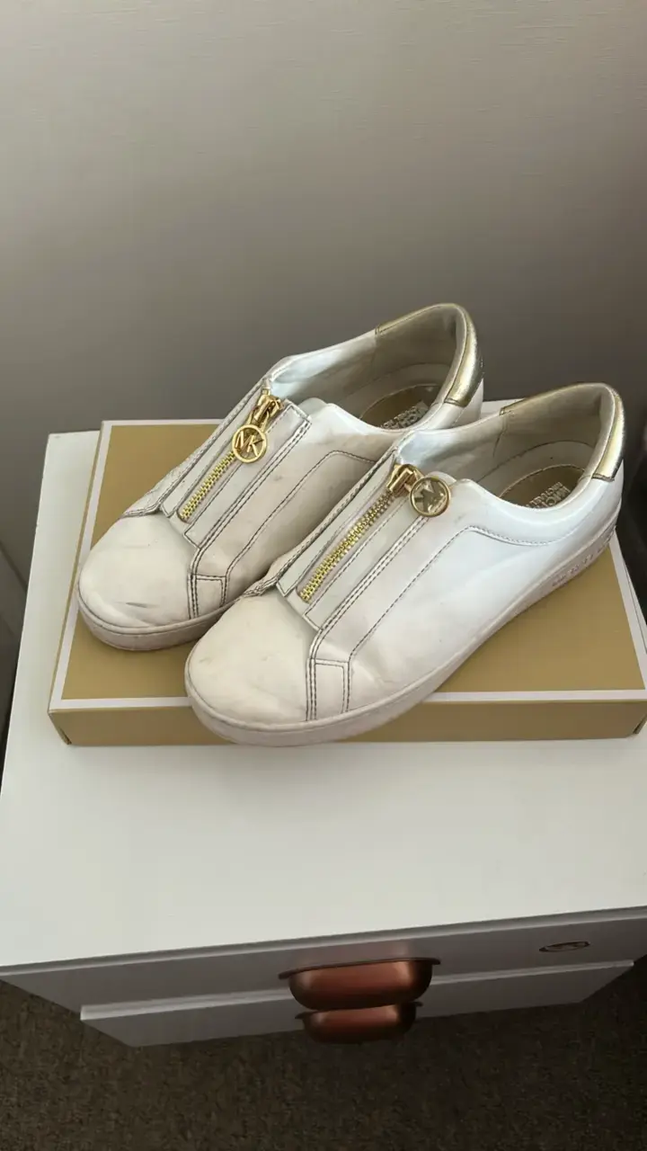 Zapatillas blancas con cierre dorado MICHAEL KORS