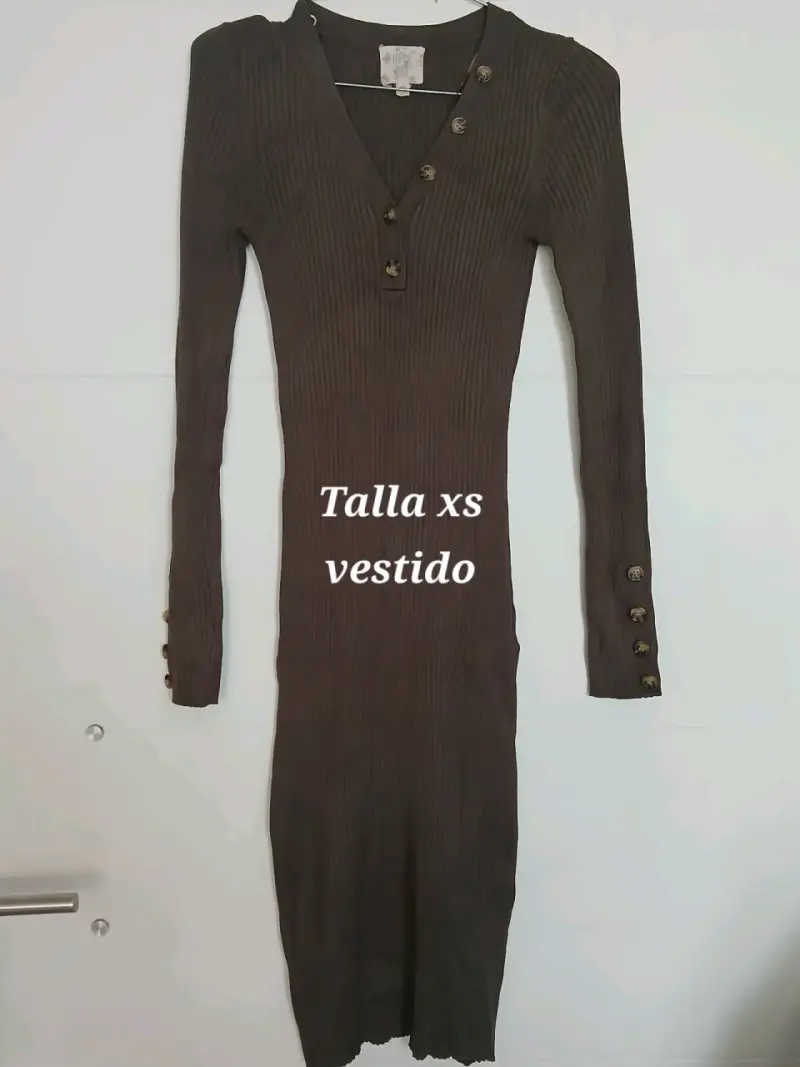 Vestido ajustado con botones