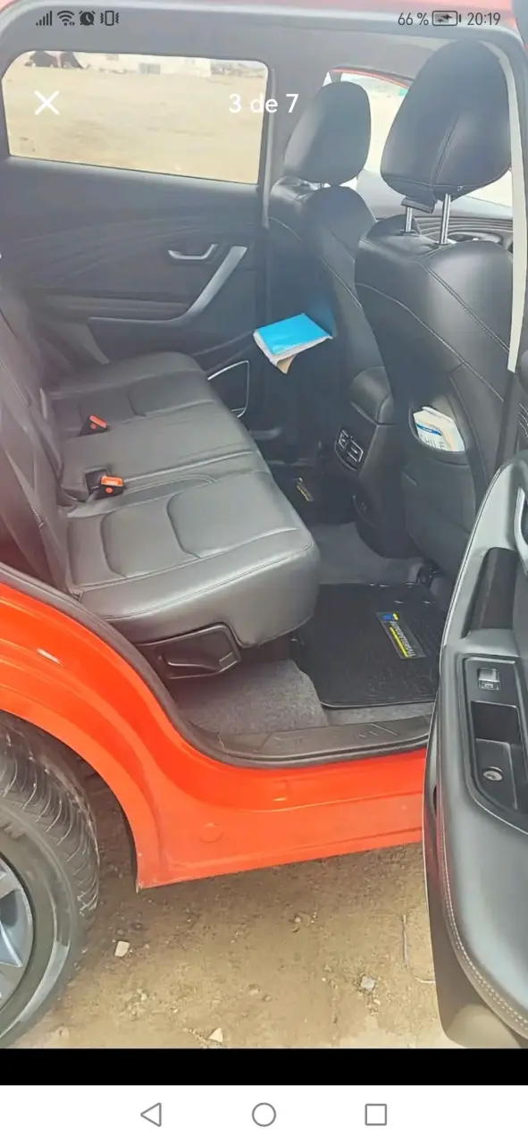 SUV Jetour rojo en buen estado - 4