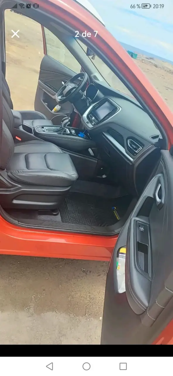 SUV Jetour rojo en buen estado - 5
