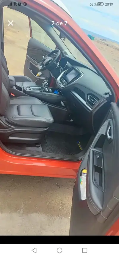 SUV Jetour rojo en buen estado - miniatura 5