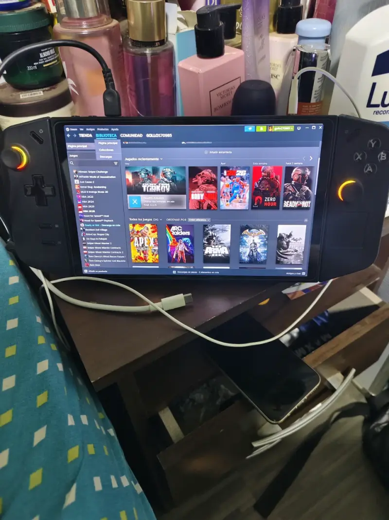 Consola portátil Lenovo Legion con accesorios - 1