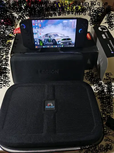 Consola portátil Lenovo Legion con accesorios - miniatura 3